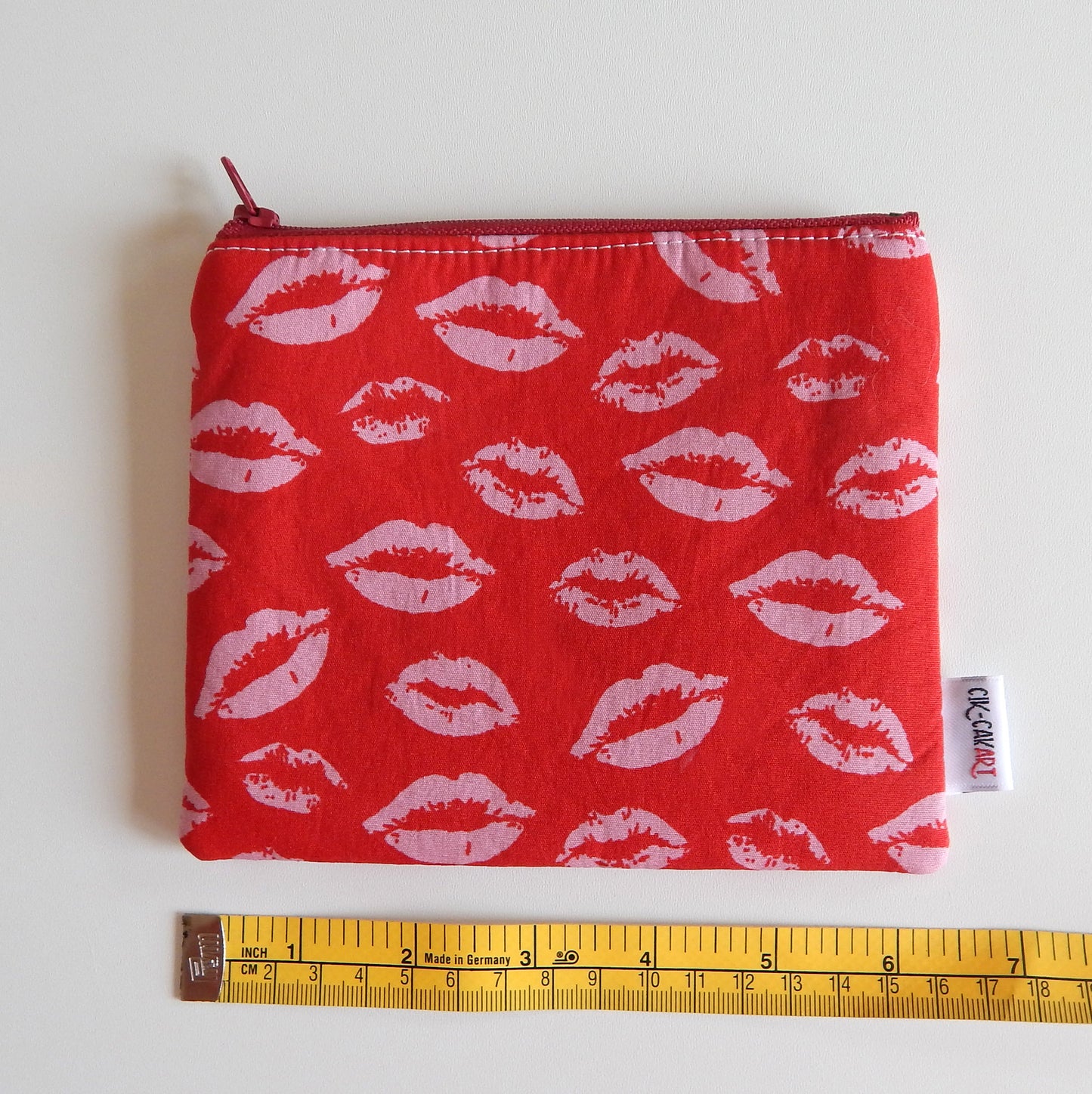 Kiss Kiss Carry