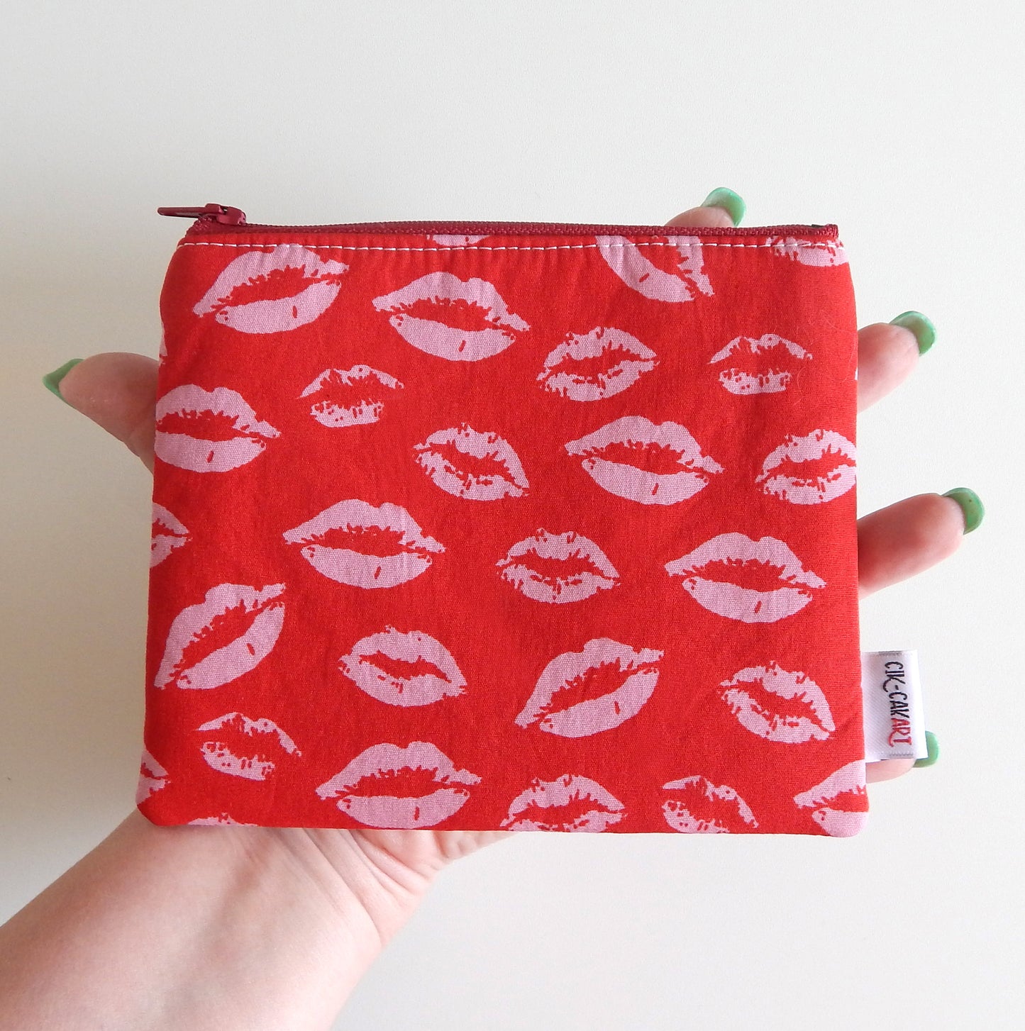 Kiss Kiss Carry