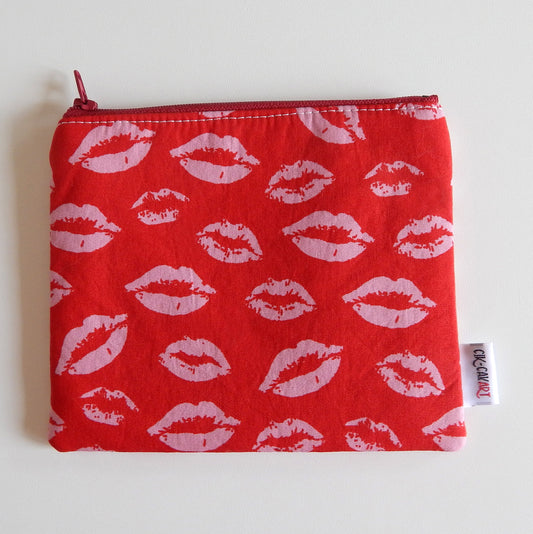 Kiss Kiss Carry