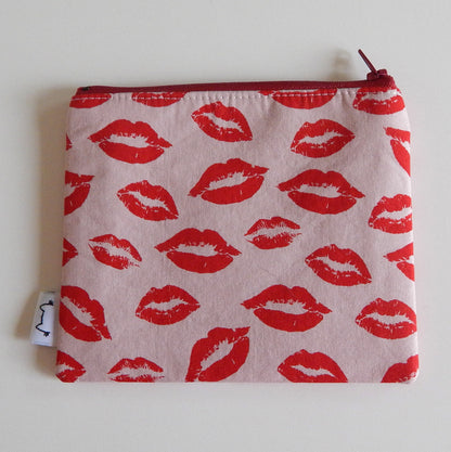 Kiss Kiss Carry