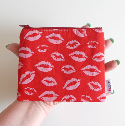Kiss Kiss Carry